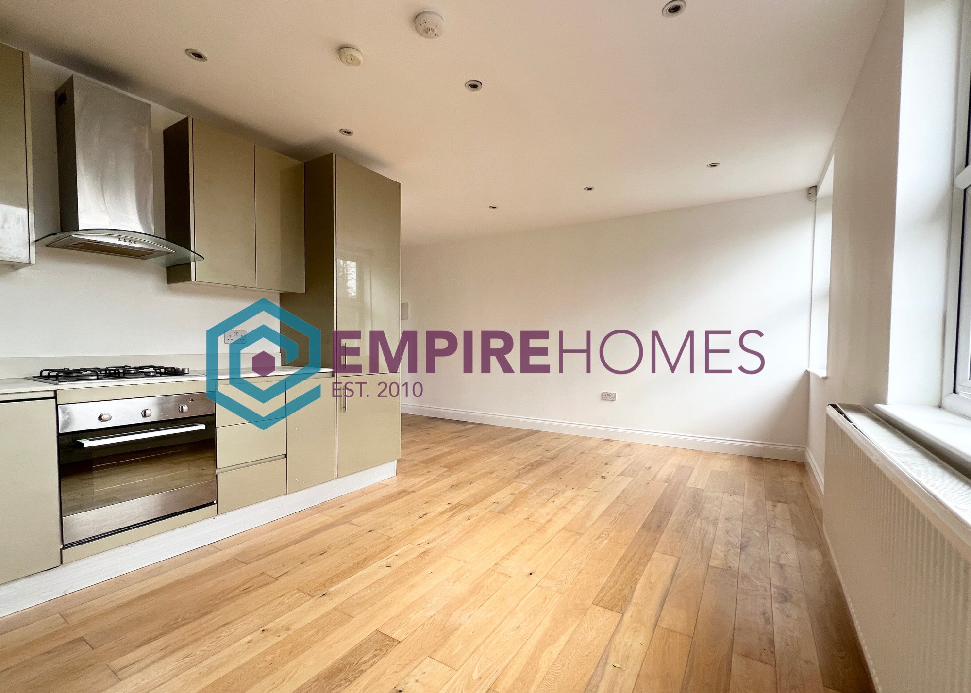 Flat Wellington Road in Greater London