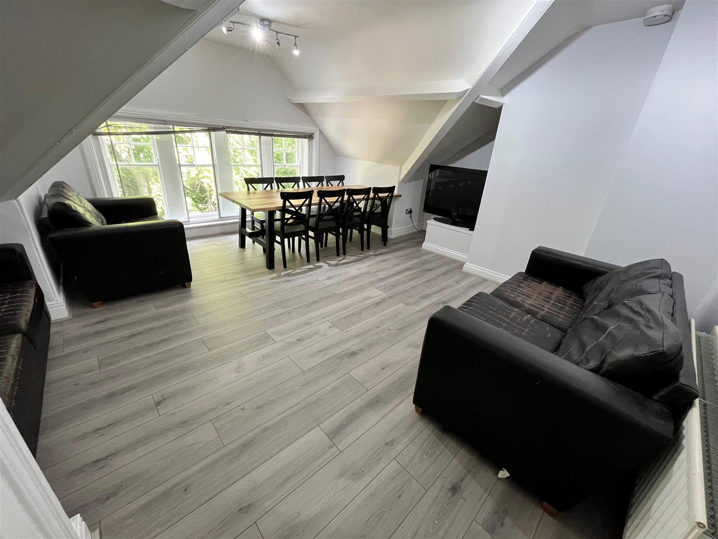 Flat Heol y Bont / Bridge Street in Newcastle Emlyn