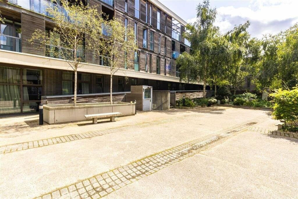 Flat Annandale Road in Greater London