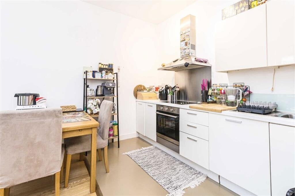 Flat Annandale Road in Greater London