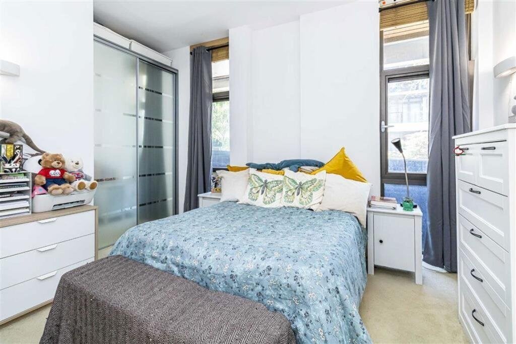 Flat Annandale Road in Greater London