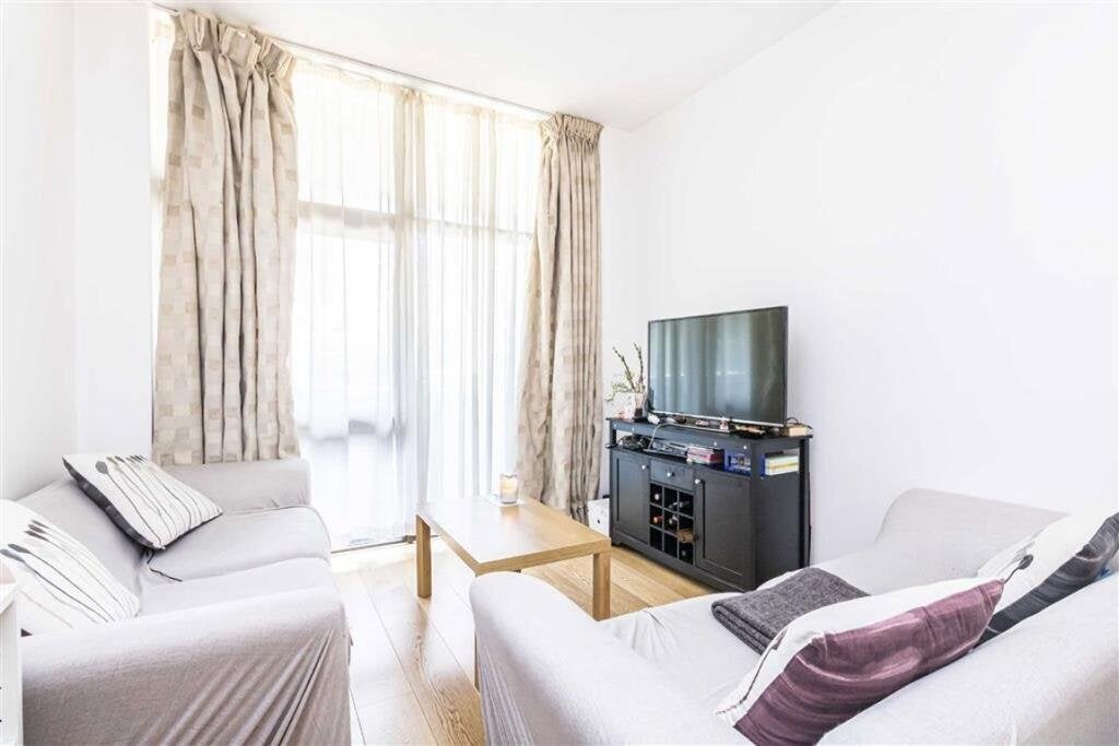 Flat Annandale Road in Greater London
