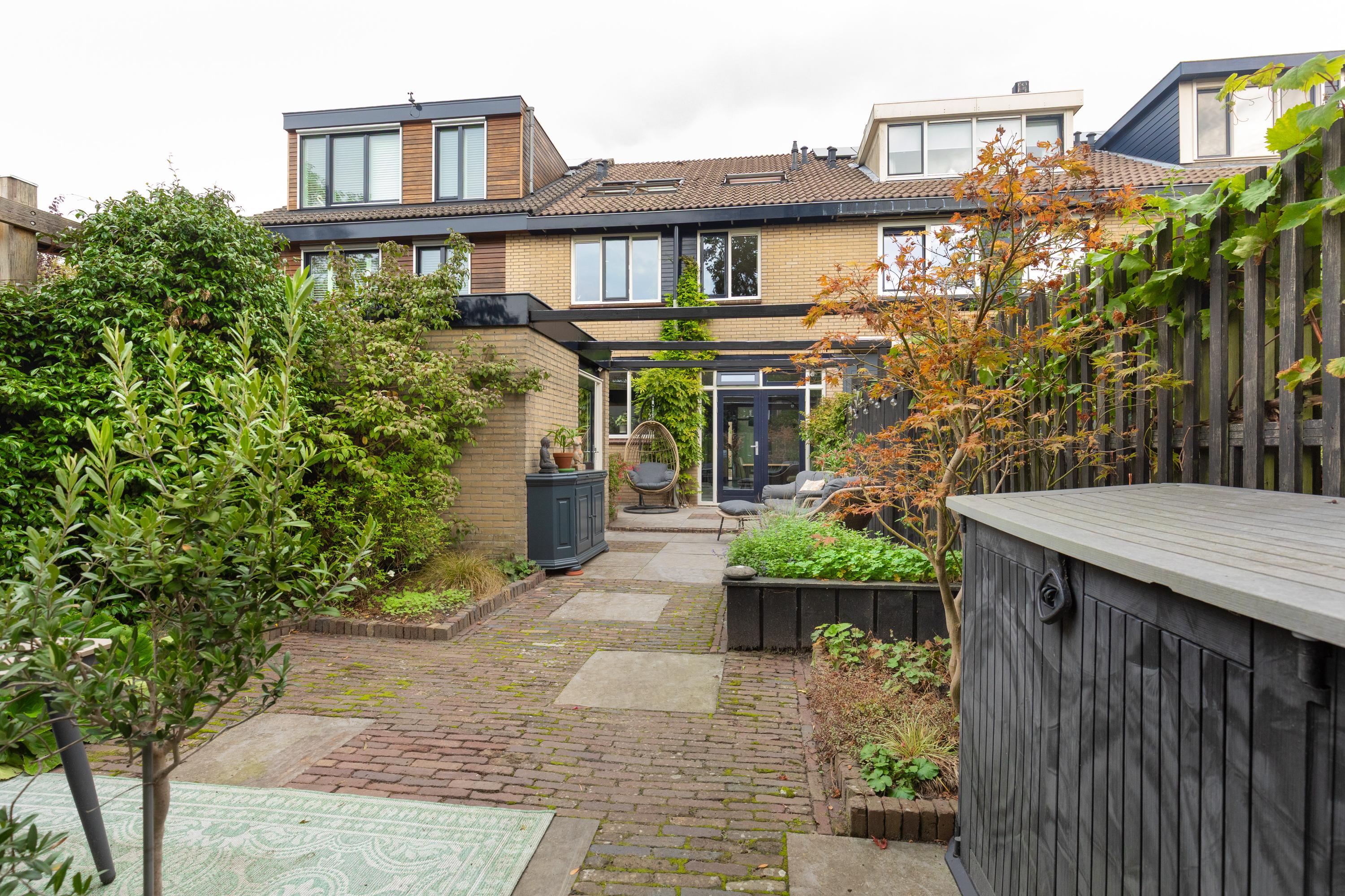 Tussenwoning te koop: Kempen 87, Haarlem