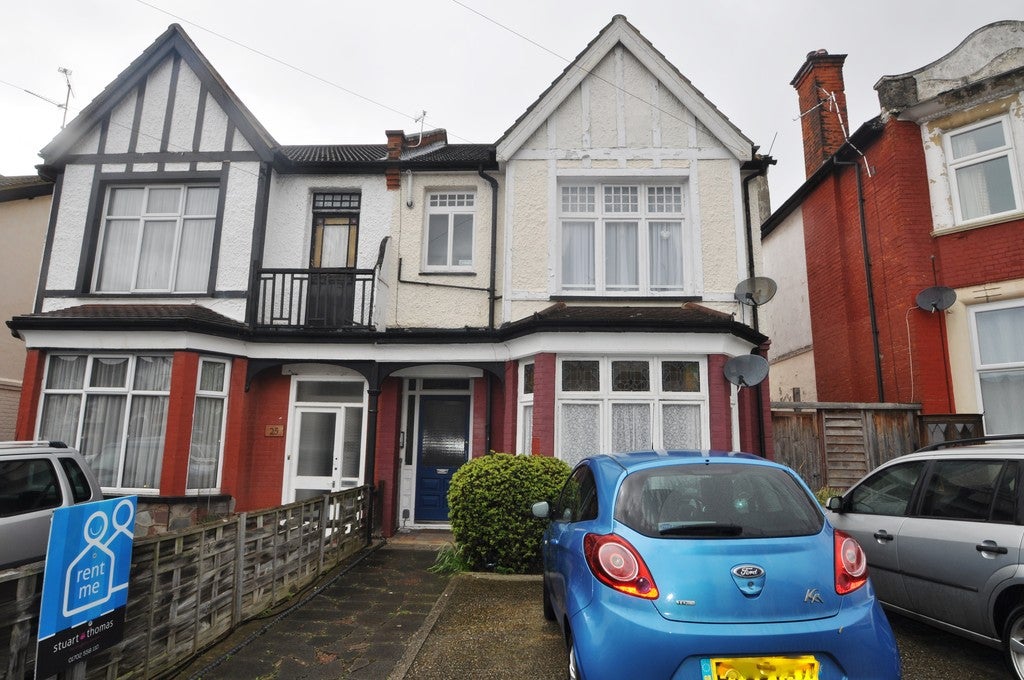 Flat Satanita Road in Southend-on-Sea