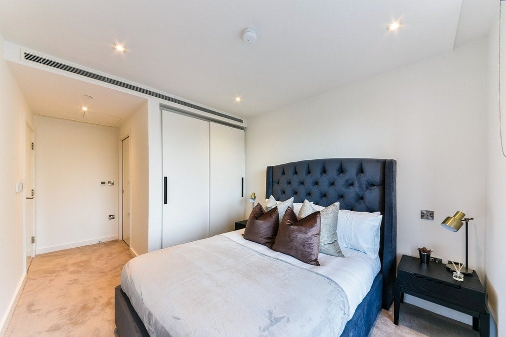 Flat Lambeth High Street in Greater London