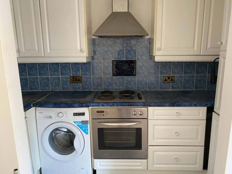 Flat Sheepcote Road in Greater London