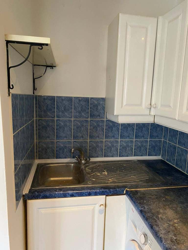 Flat Sheepcote Road in Greater London