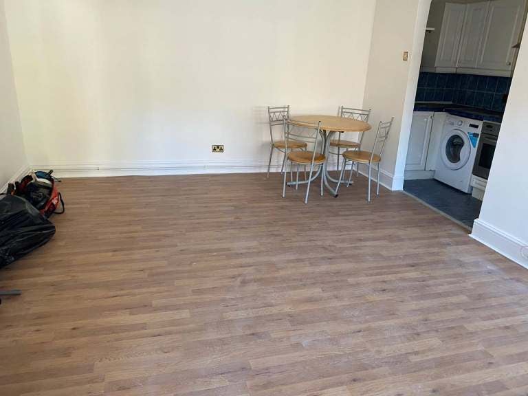Flat Sheepcote Road in Greater London