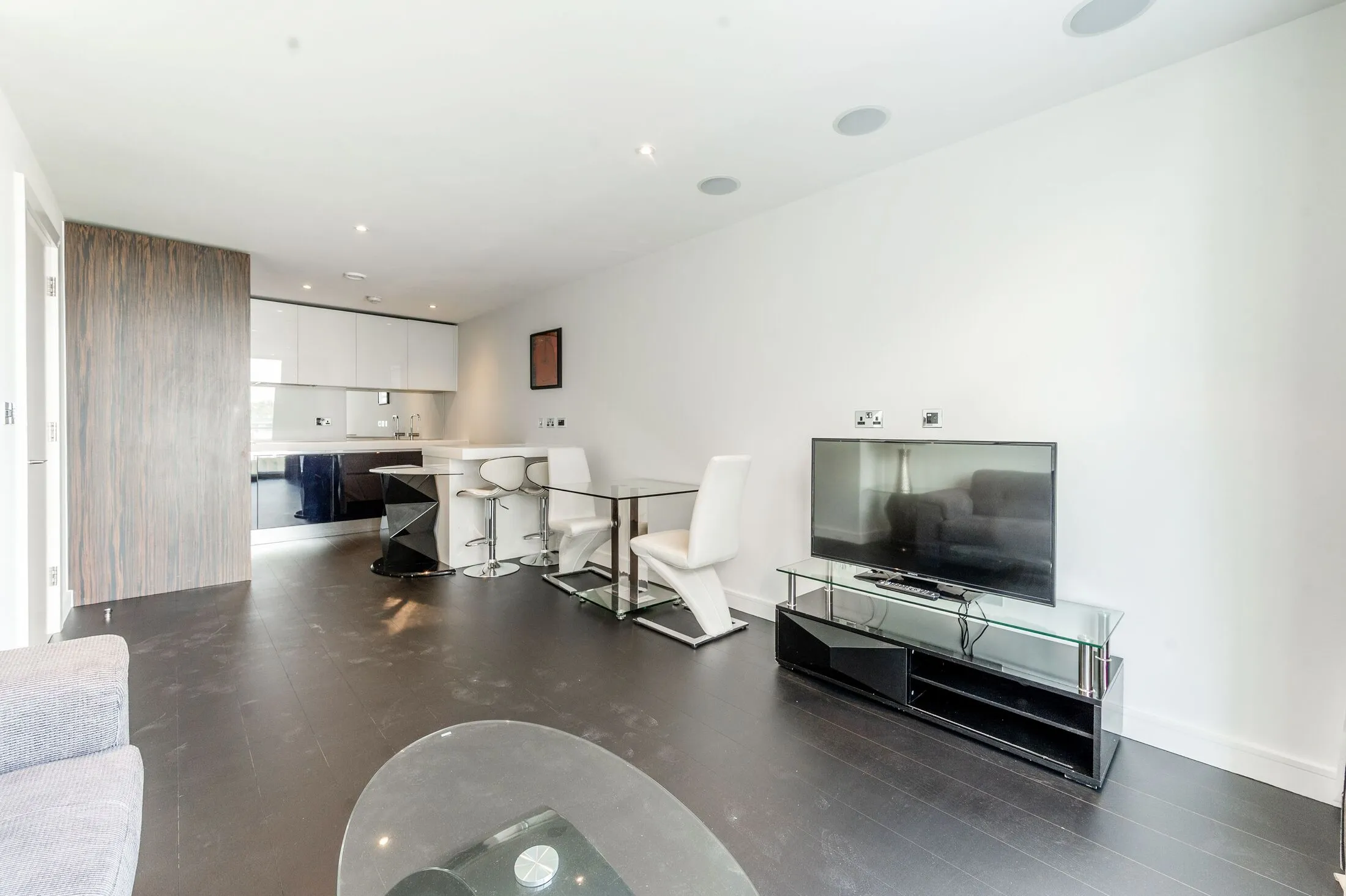 Flat Gatliff Road in City of Westminster