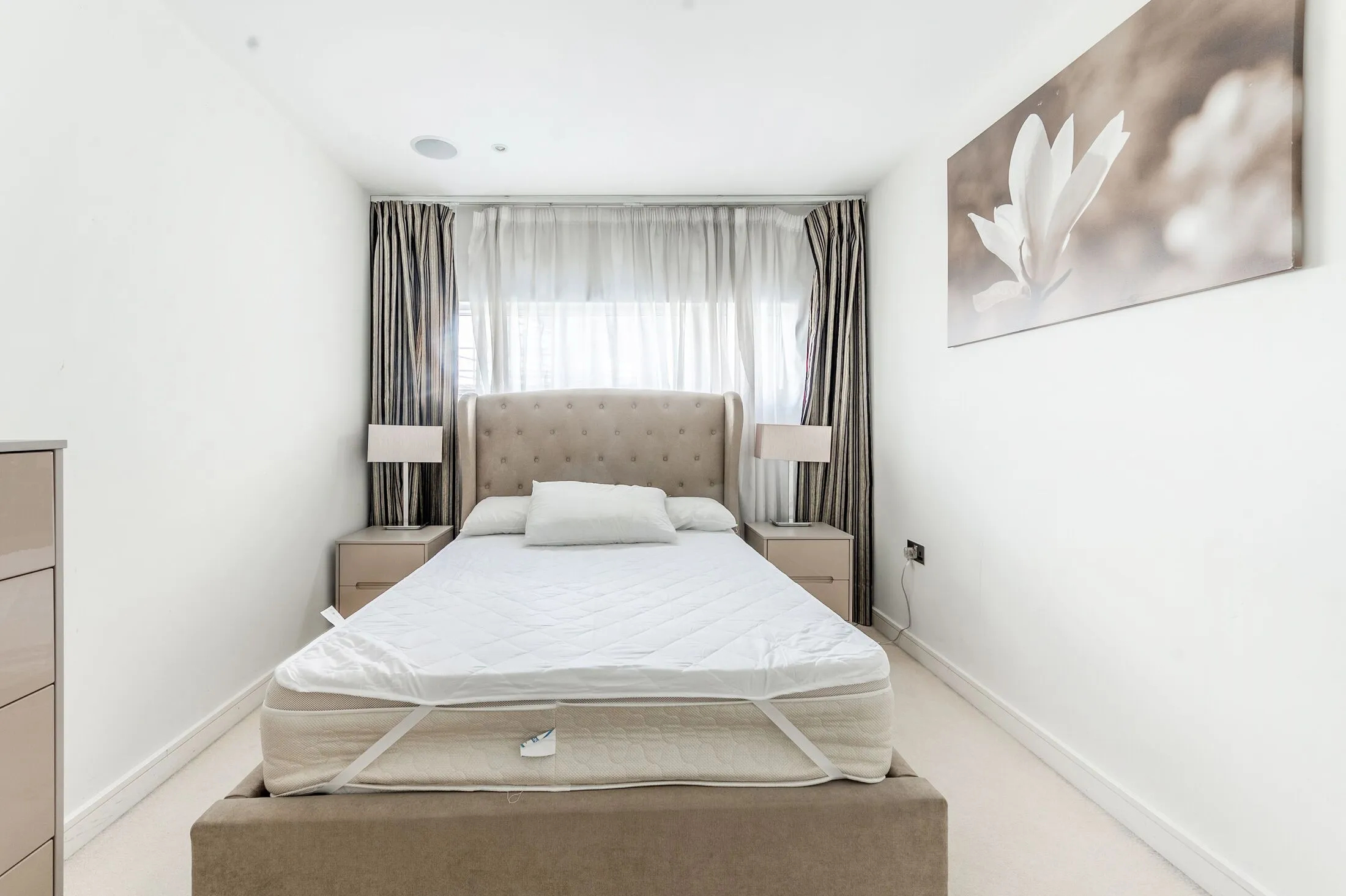 Flat Gatliff Road in City of Westminster
