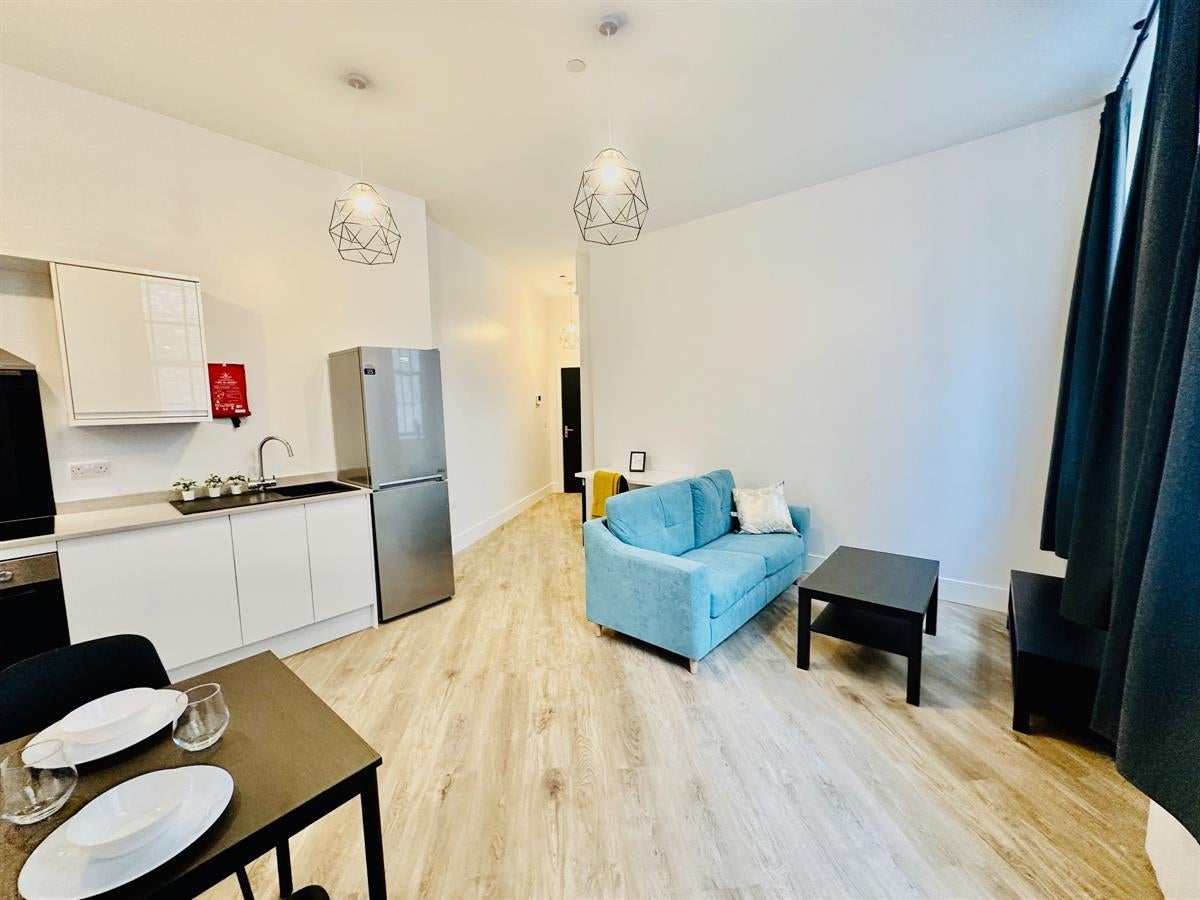 Flat Alma Close in Nottingham