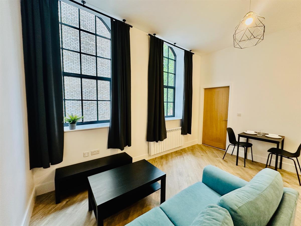 Flat Alma Close in Nottingham