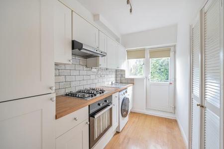 Flat Darell Road in London