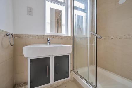 Flat Darell Road in London