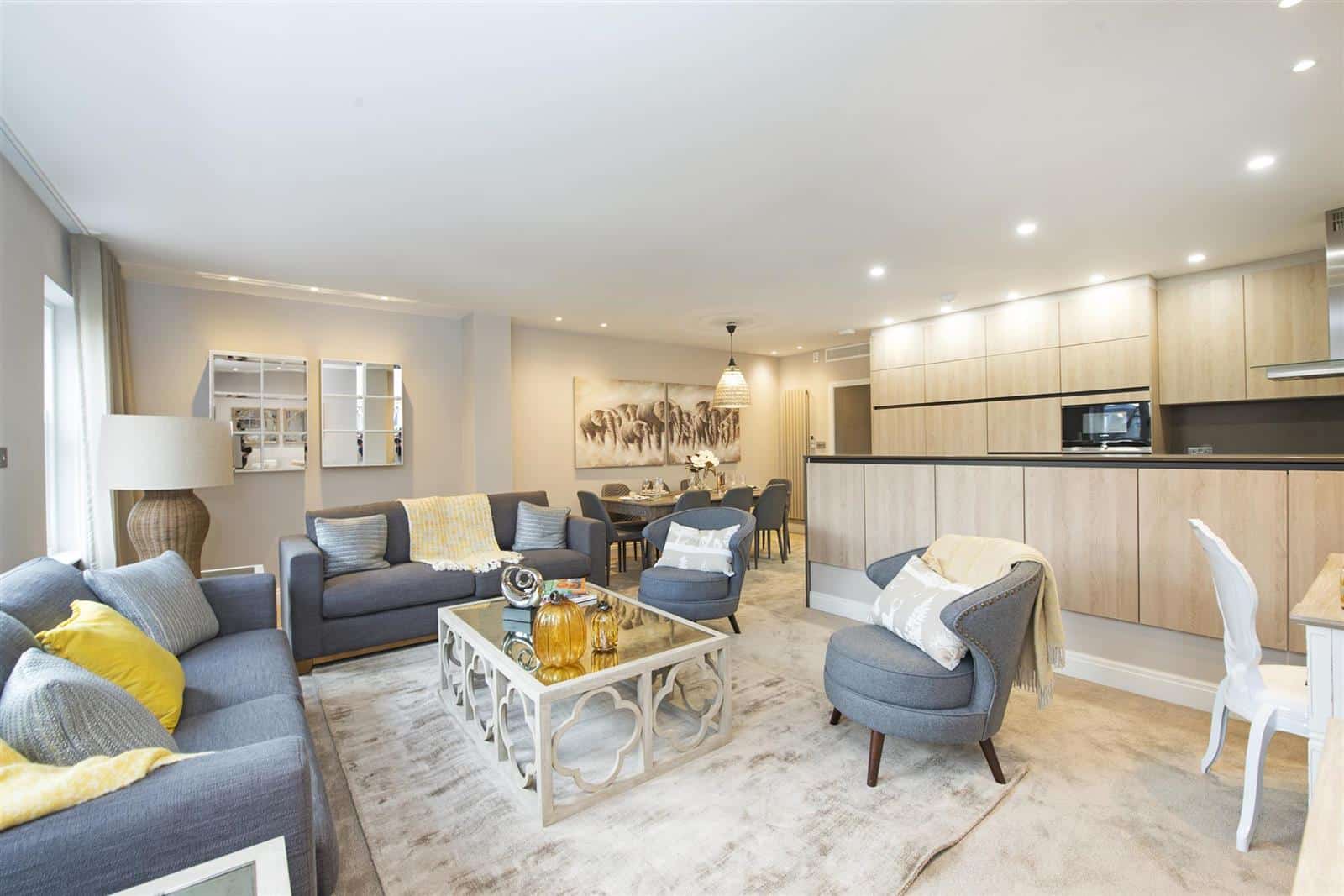 Flat Lyndhurst Road in Greater London