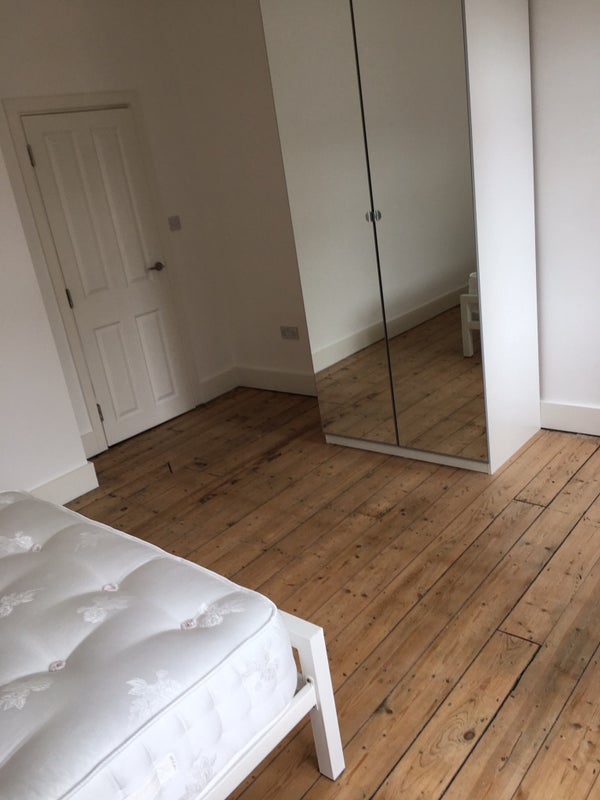 Room Chingford Road in Greater London