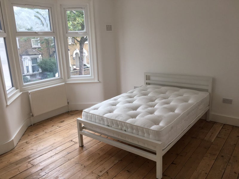 Room Chingford Road in Greater London
