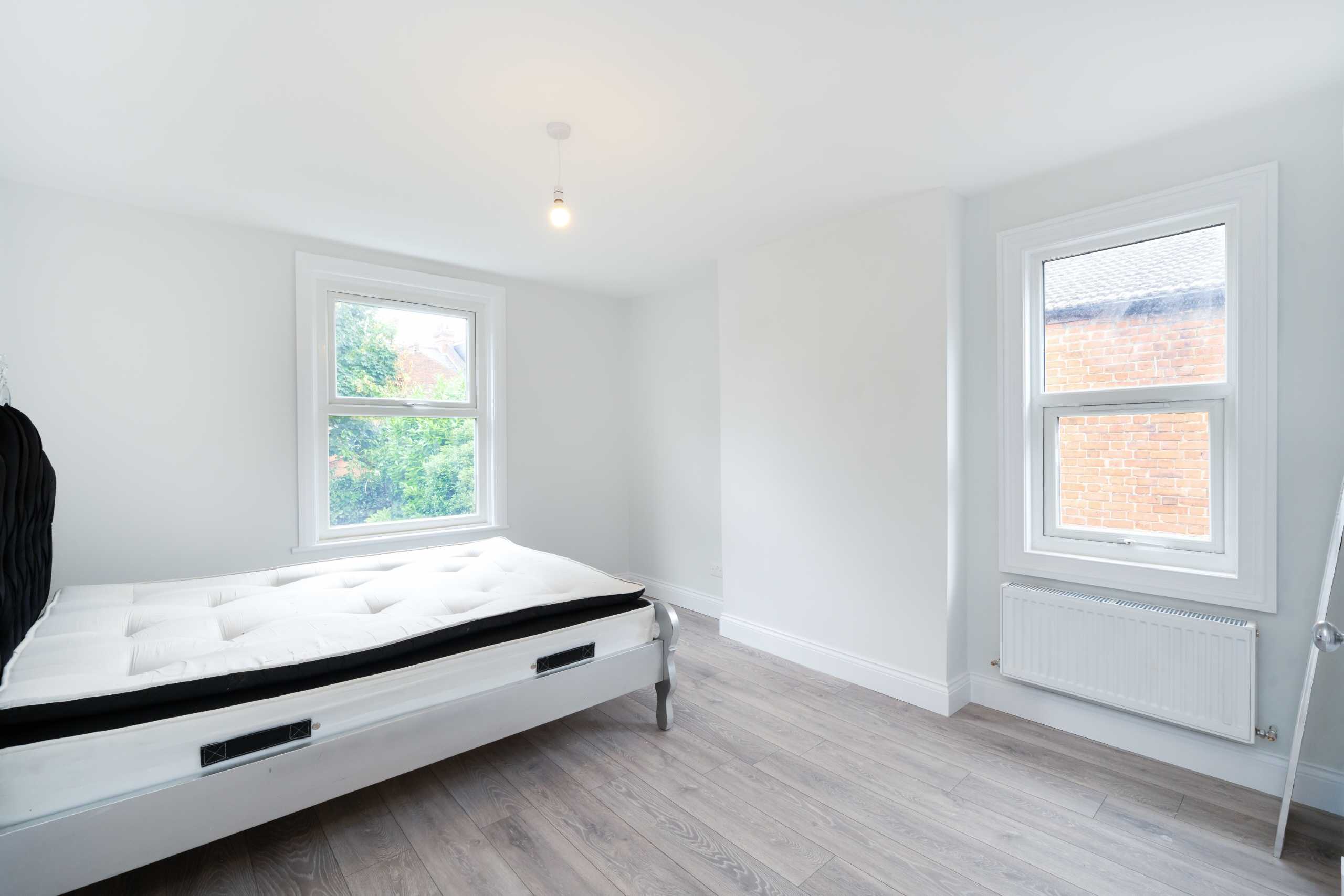 Flat Larch Road in Greater London