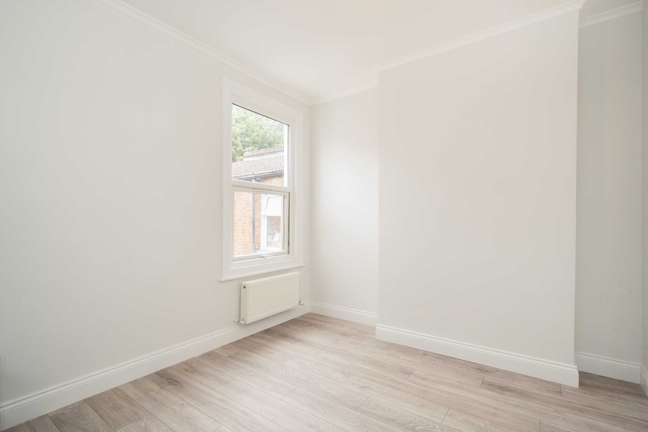 Flat Larch Road in Greater London