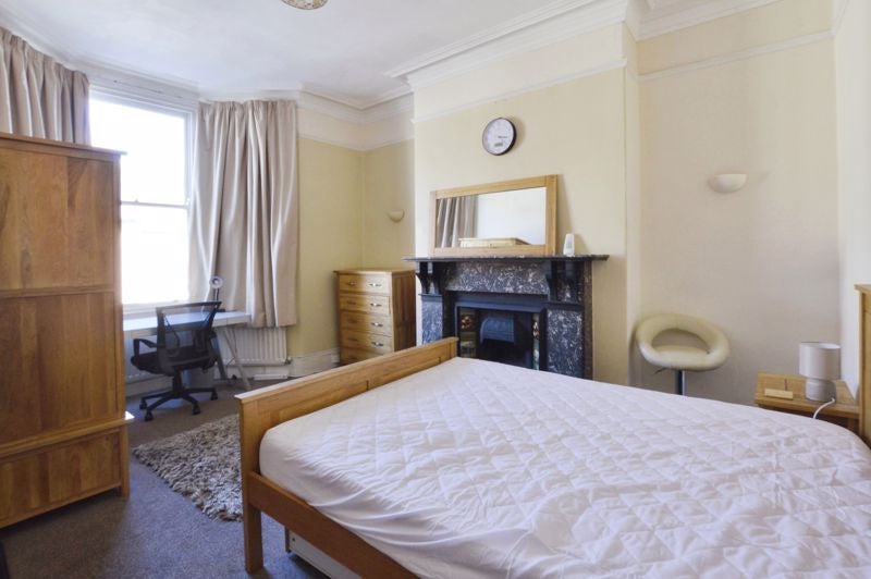Flat Grosvenor Road in Newcastle upon Tyne