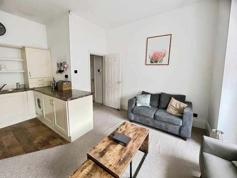 Flat Grosvenor Road in Newcastle upon Tyne