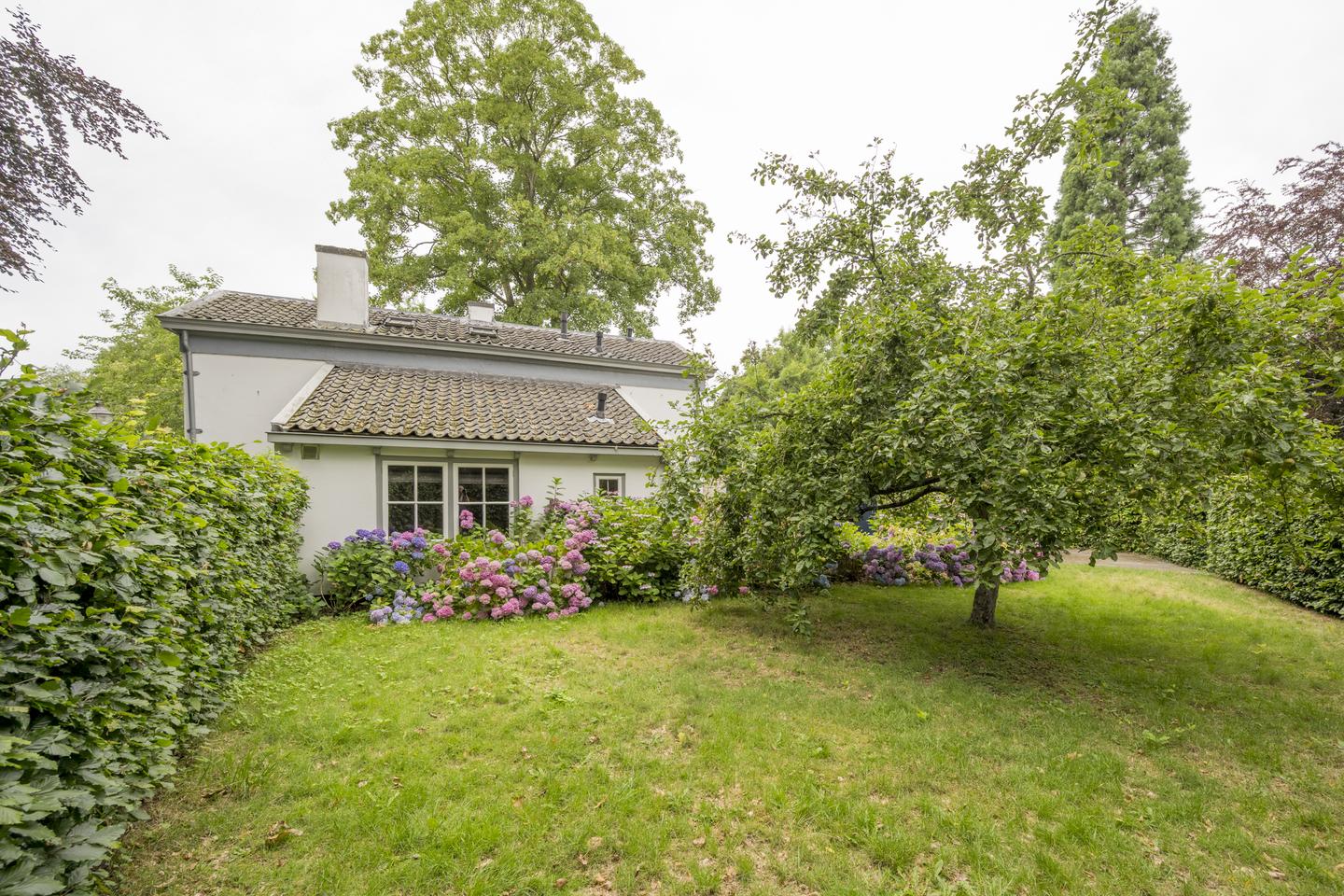 Huis Bloemendalsestraat 16
