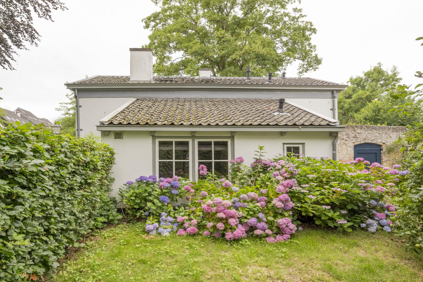 Huis Bloemendalsestraat 2