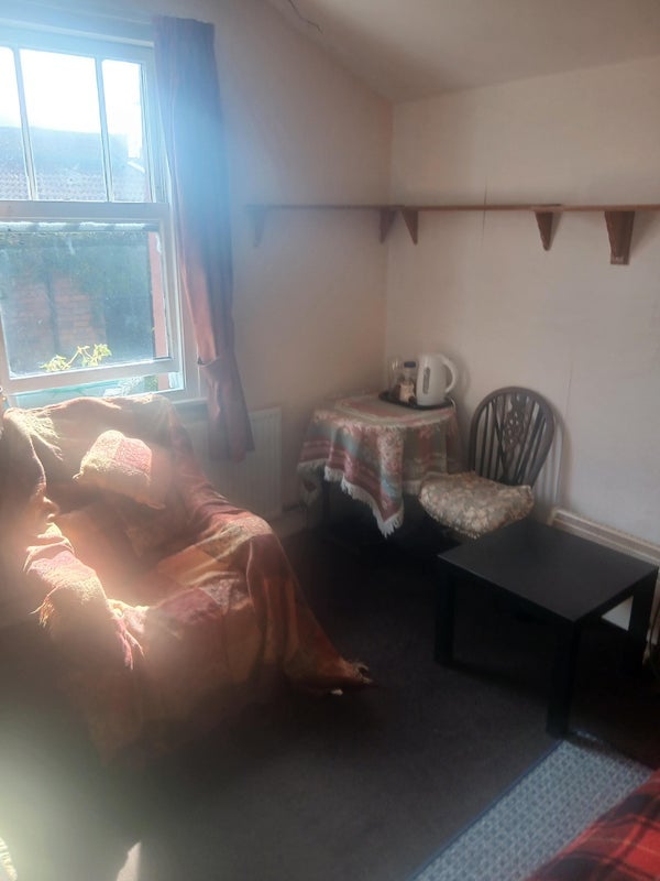 Room Rudthorpe Road in Bristol