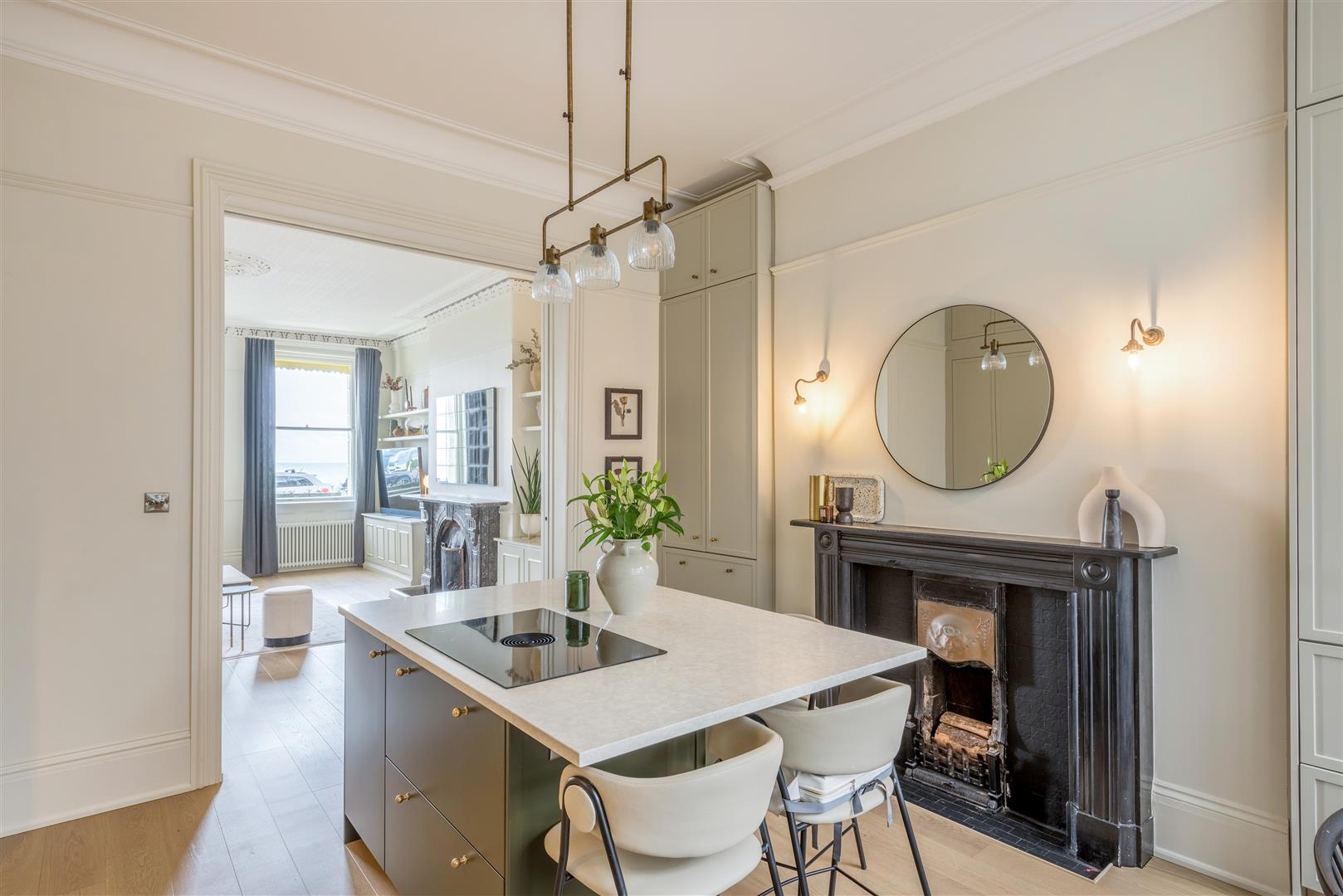 Flat Brunswick Terrace in Hove