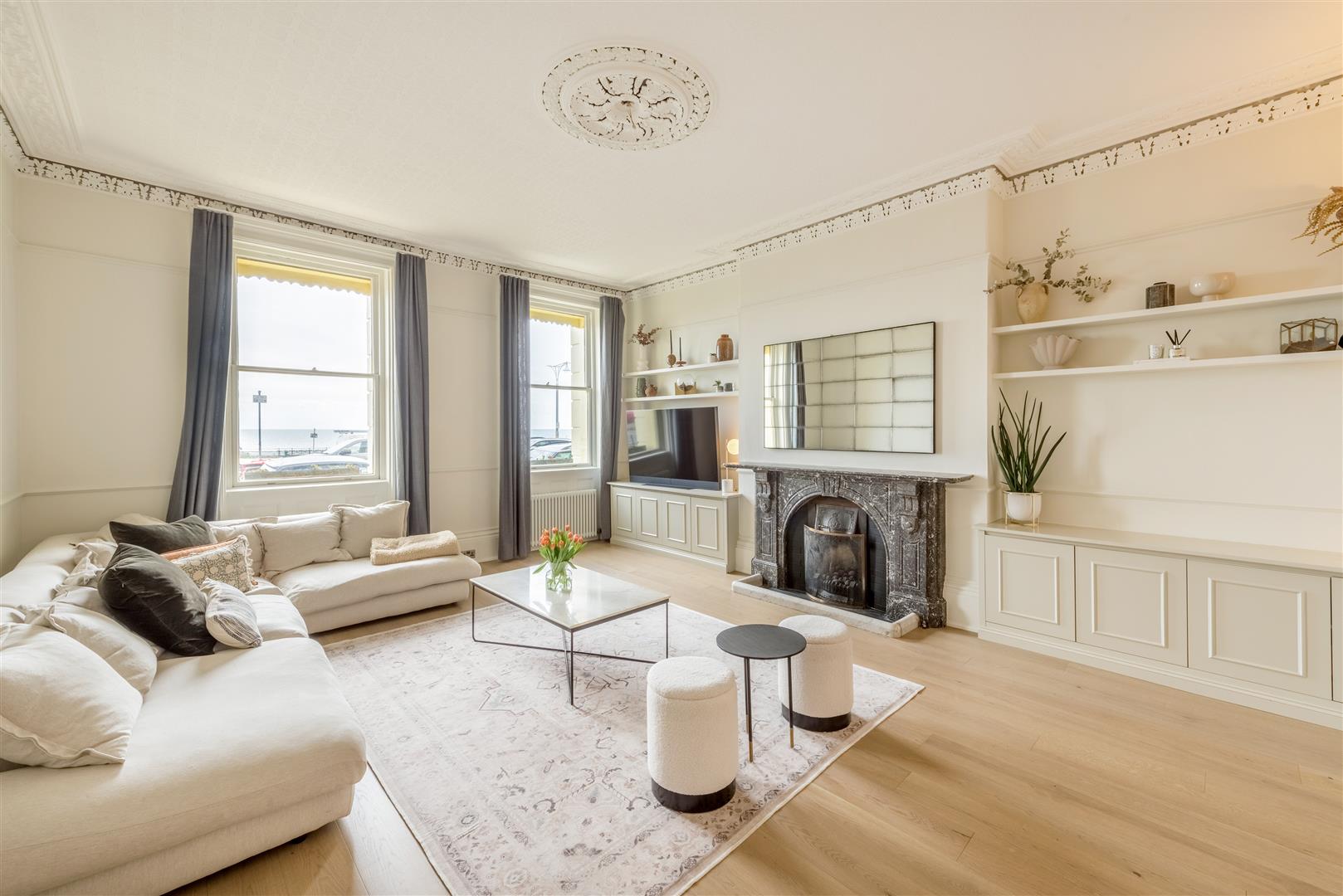 Flat Brunswick Terrace in Hove