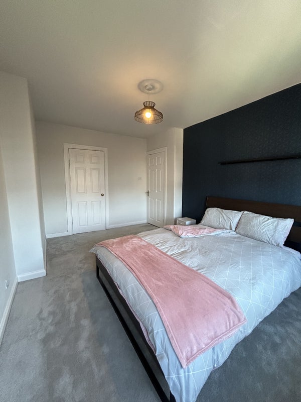 Room North Bank Road in Prestonpans