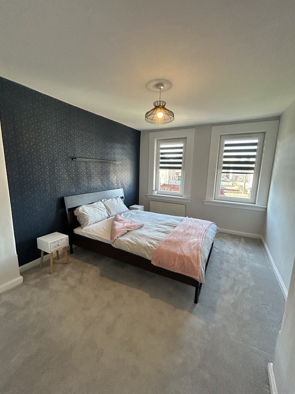 Room North Bank Road in Prestonpans