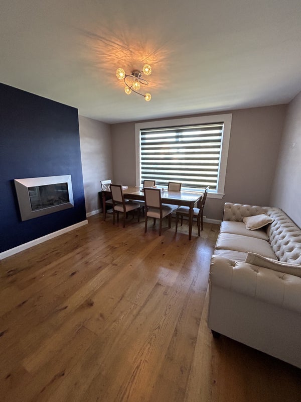 Room North Bank Road in Prestonpans