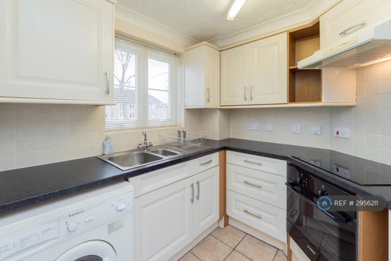 Flat Upper Gordon Road in Surrey Heath