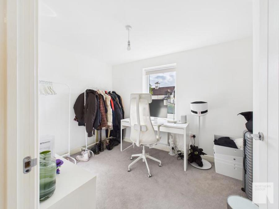 Flat Robertson Close in Manchester