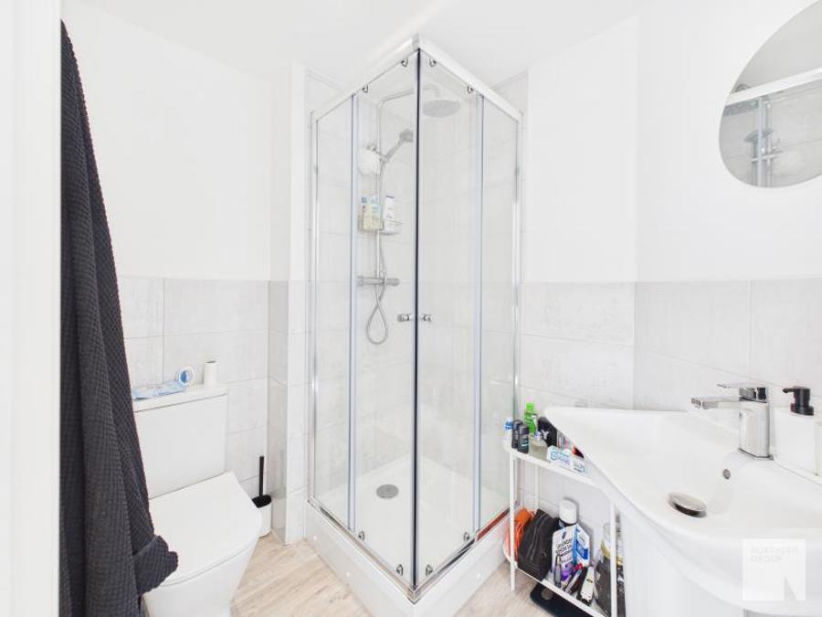 Flat Robertson Close in Manchester