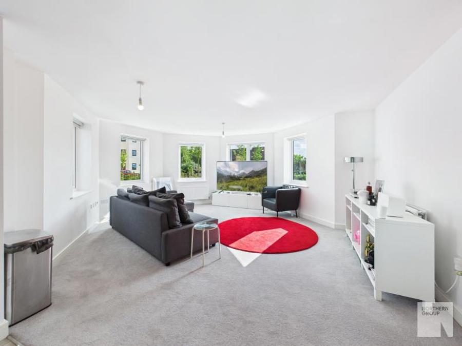 Flat Robertson Close in Manchester
