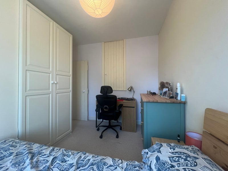 Room Fern Road in Bristol
