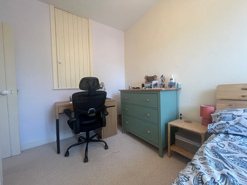Room Fern Road in Bristol