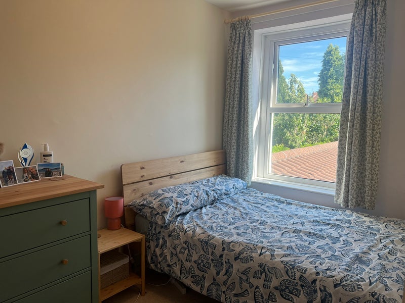 Room Fern Road in Bristol
