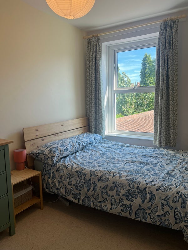 Room Fern Road in Bristol