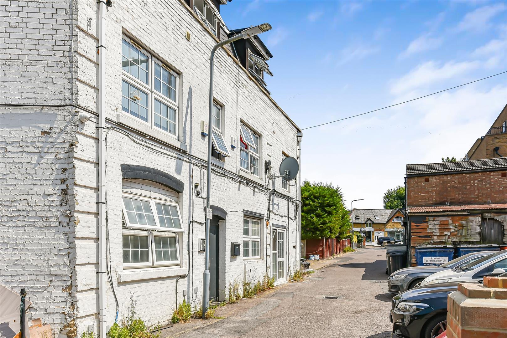 Flat Wellington Passage in Greater London