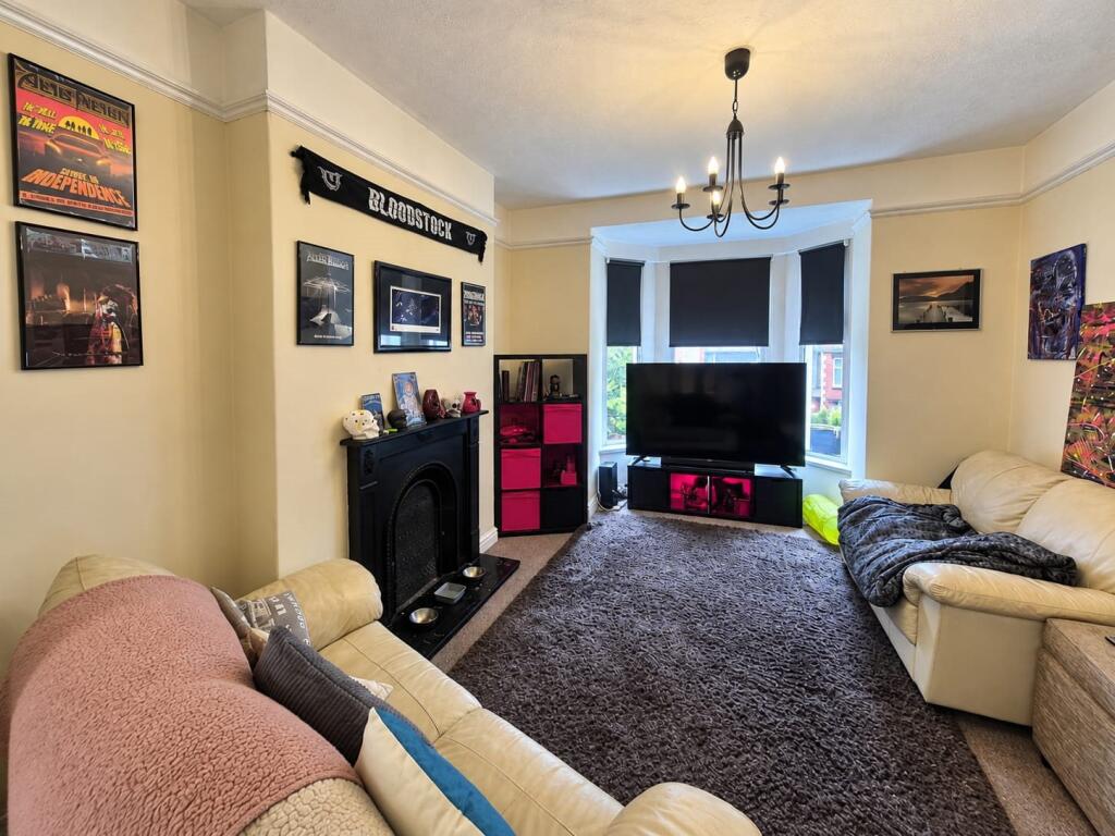Flat Freeholdland Road in Pontypool