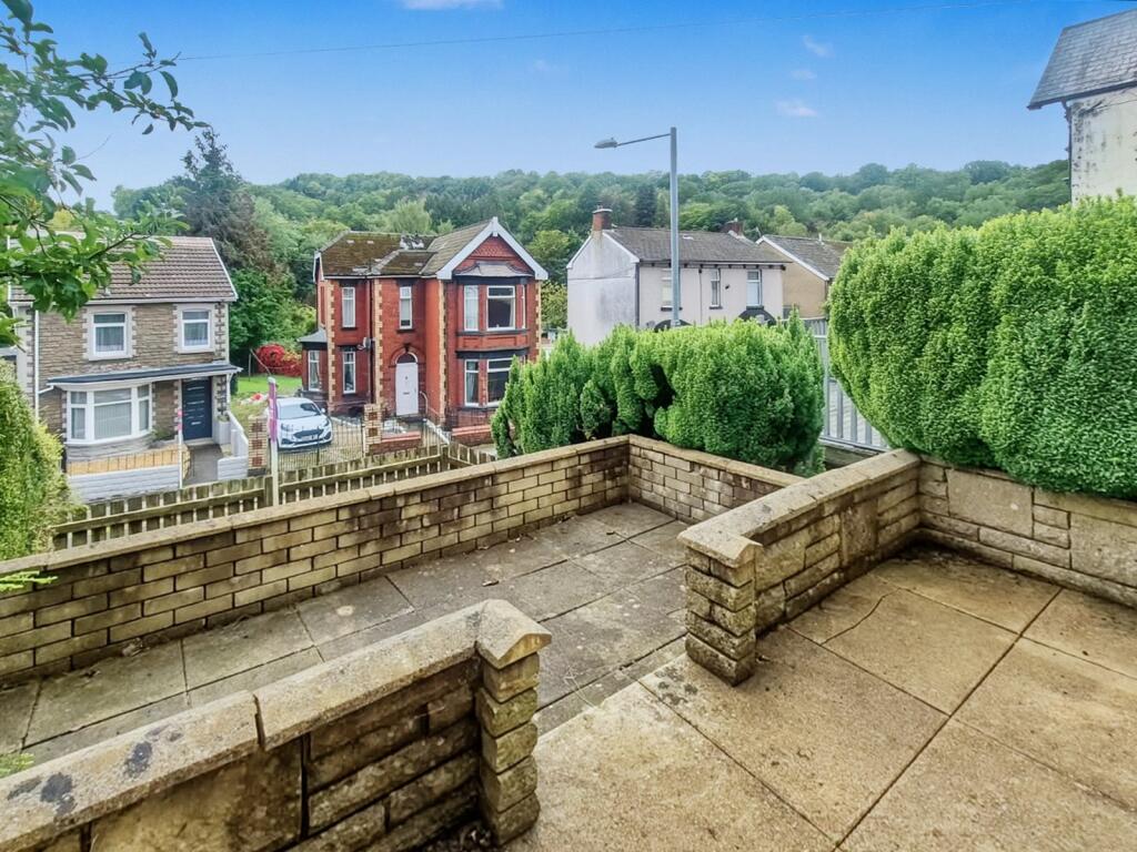 Flat Freeholdland Road in Pontypool