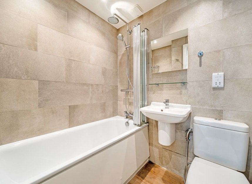 Flat Marloes Road in Greater London