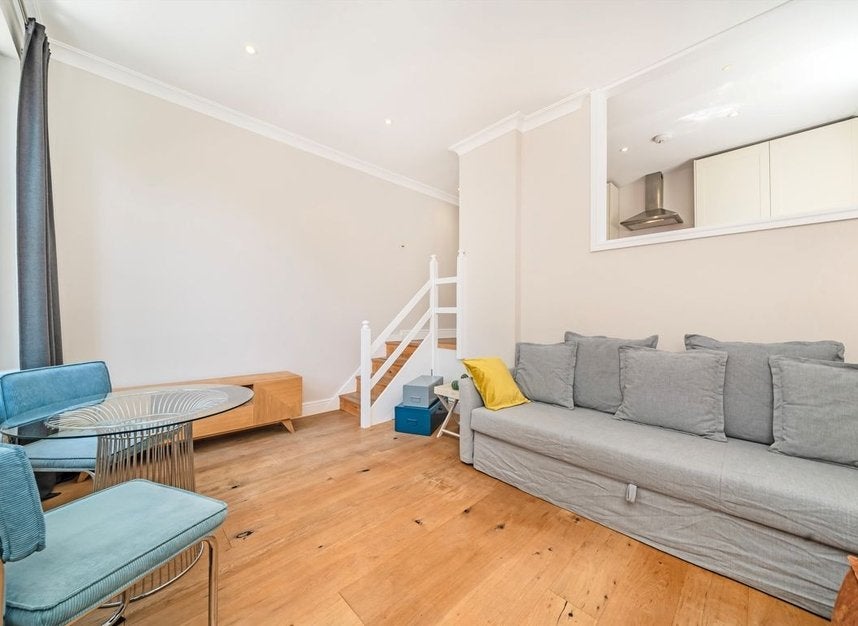 Flat Marloes Road in Greater London