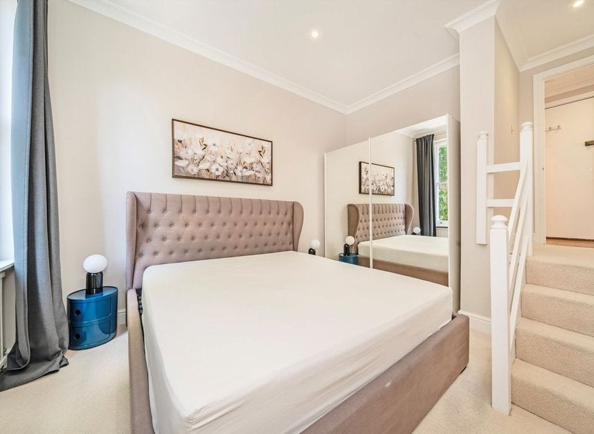 Flat Marloes Road in Greater London