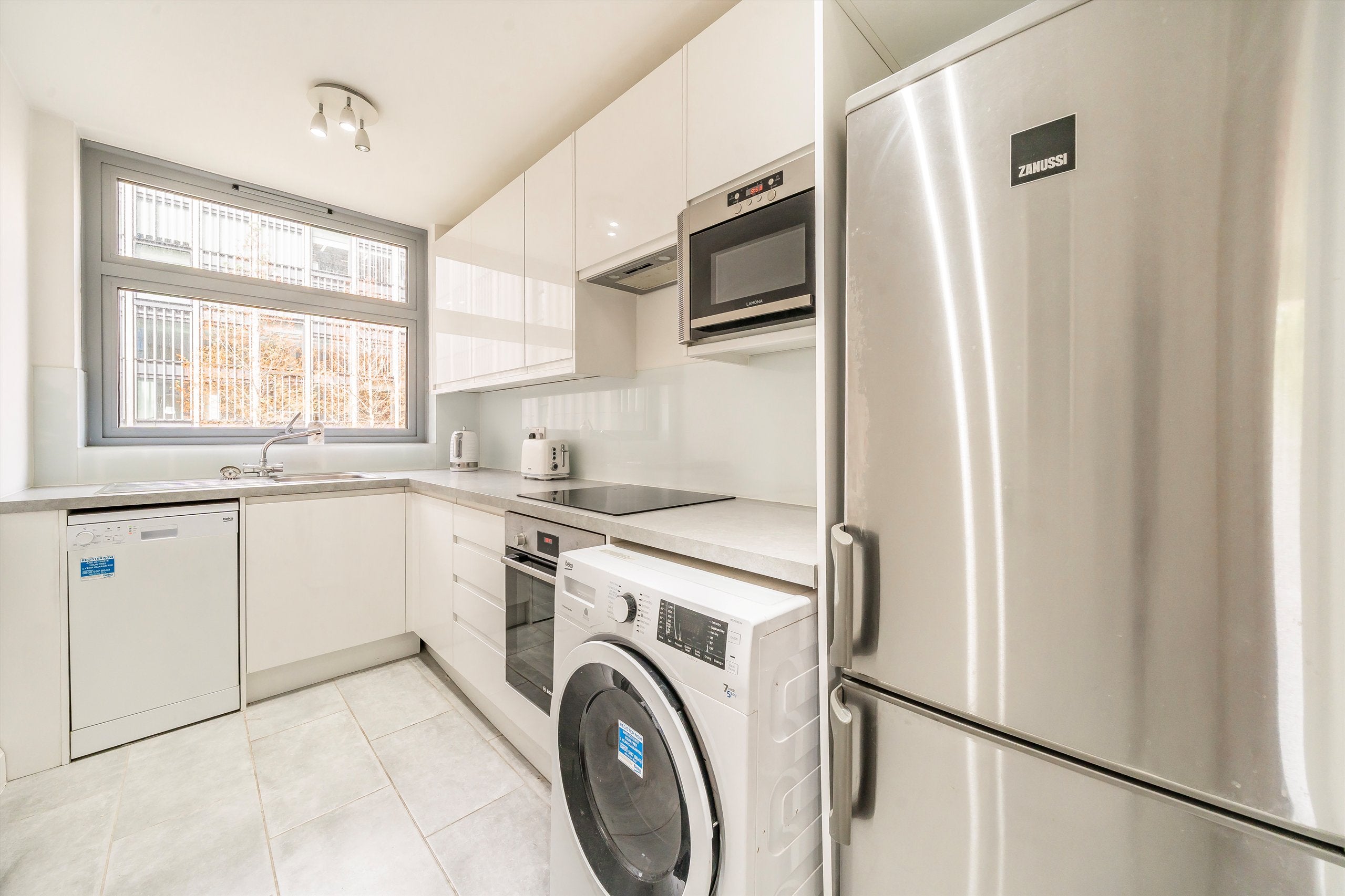 Flat Upper Ground in Greater London
