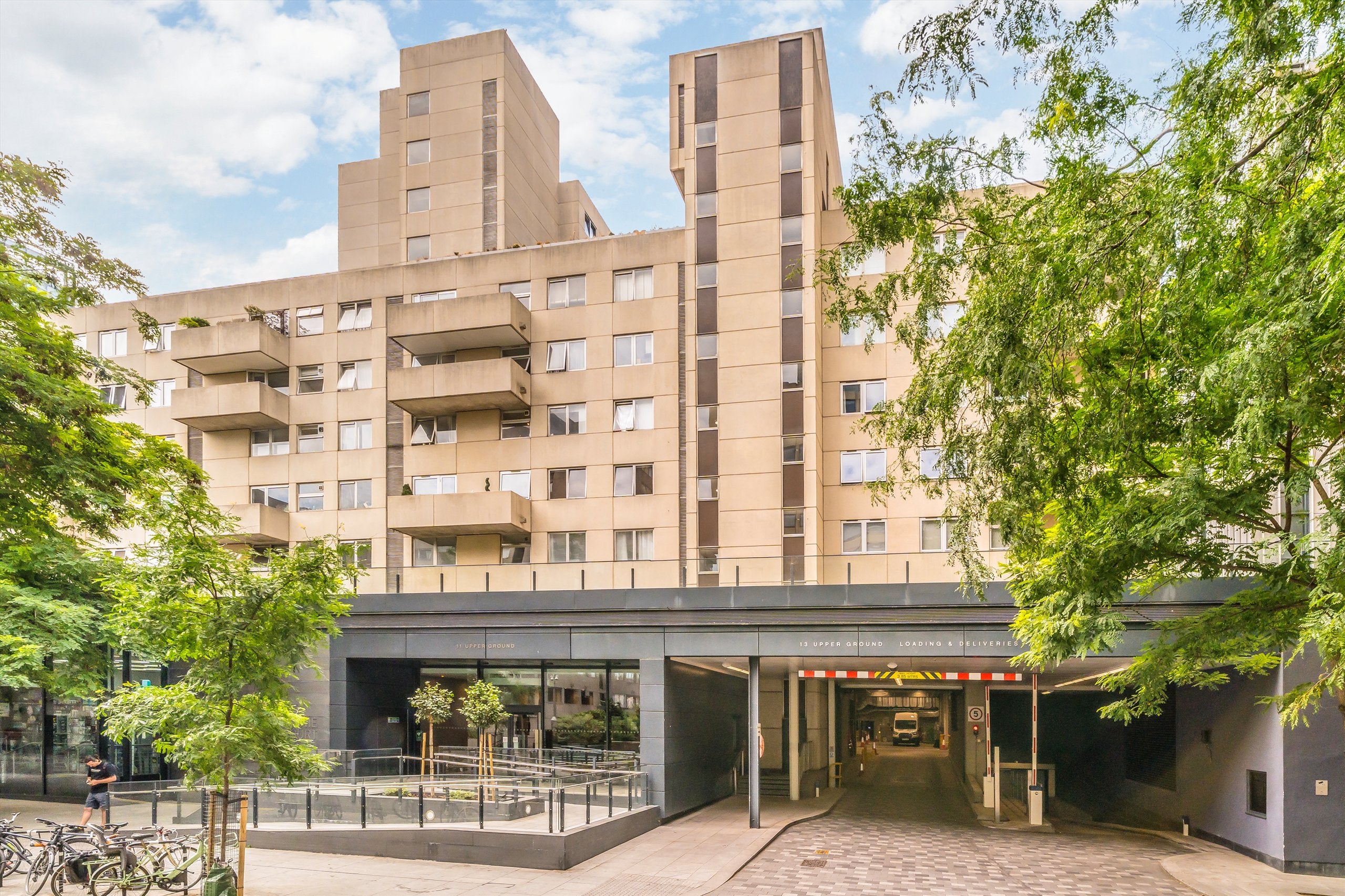 Flat Upper Ground in Greater London