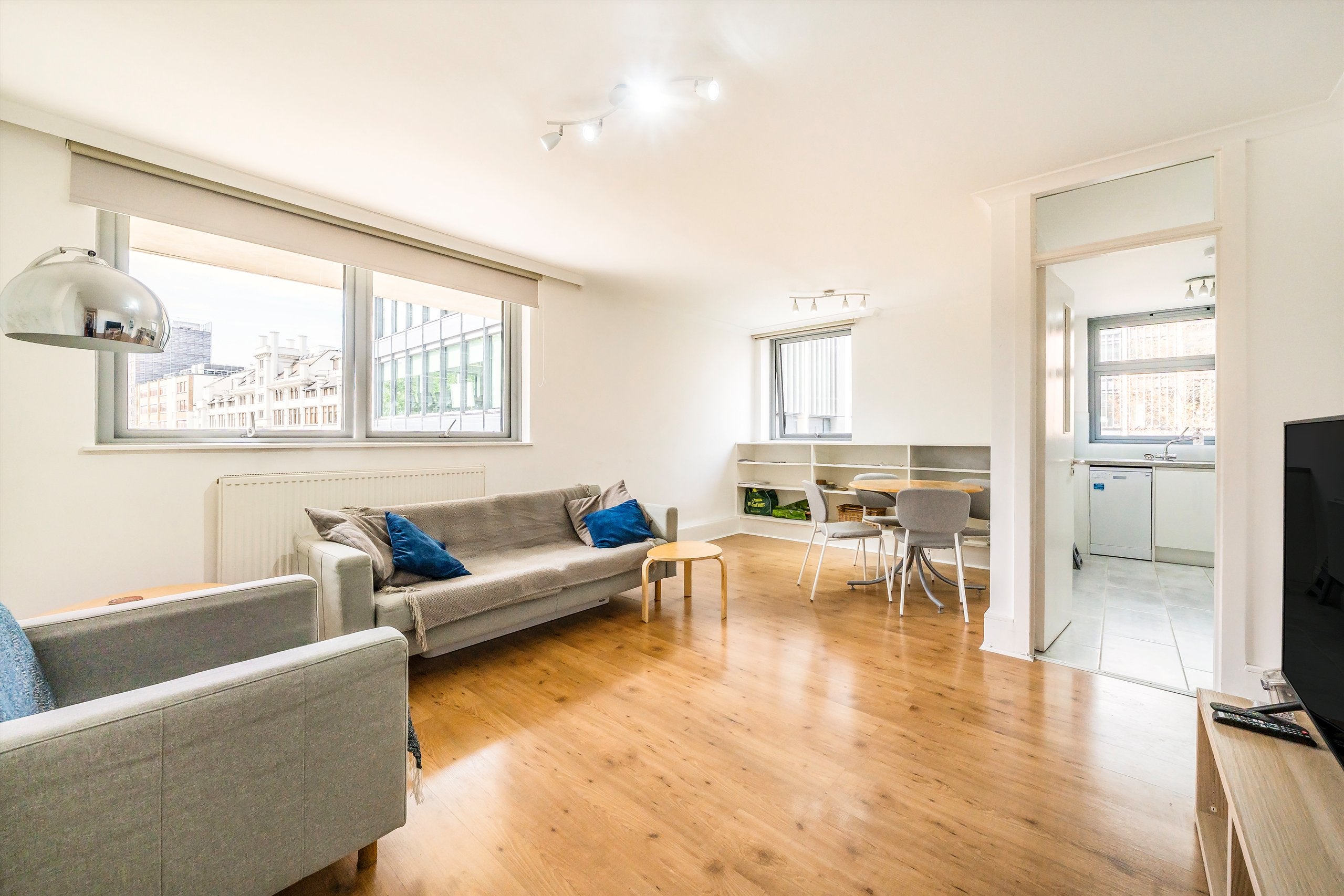 Flat Upper Ground in Greater London